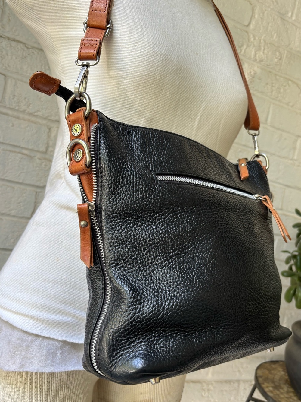 ⭐️VALENTINA⭐️ Black 🖤 Tan Pebbled Leather Shoulder Bag - Picture 8 of 10